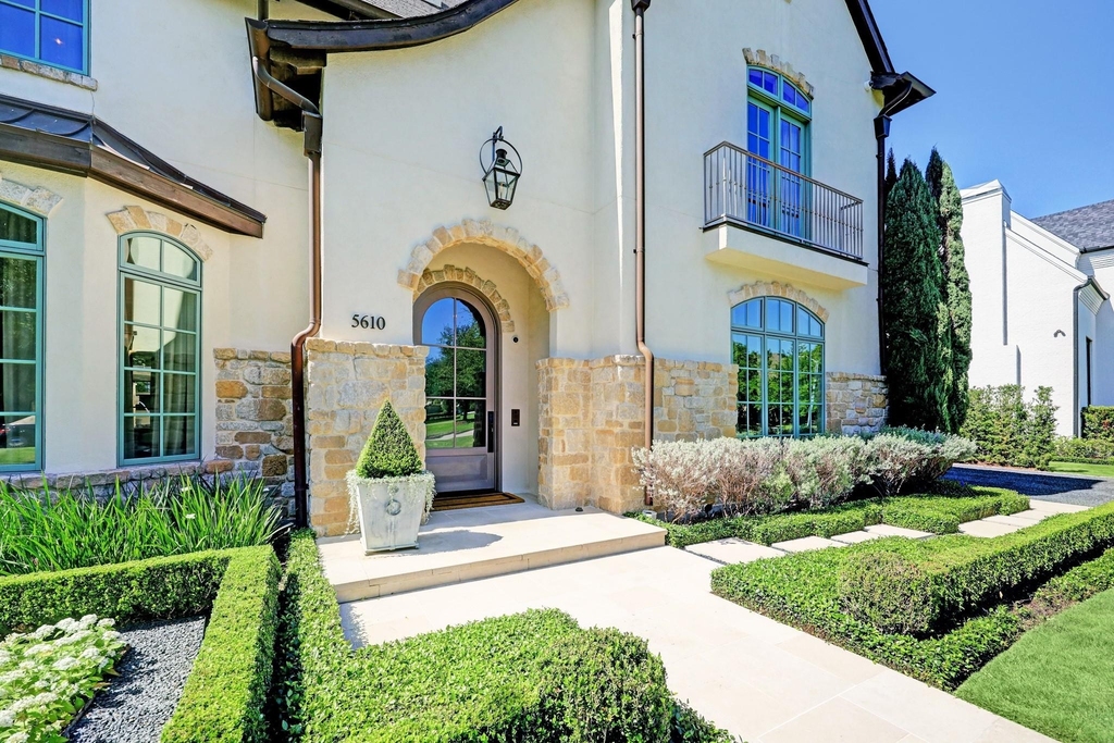 5610 Lynbrook Drive - Photo 1