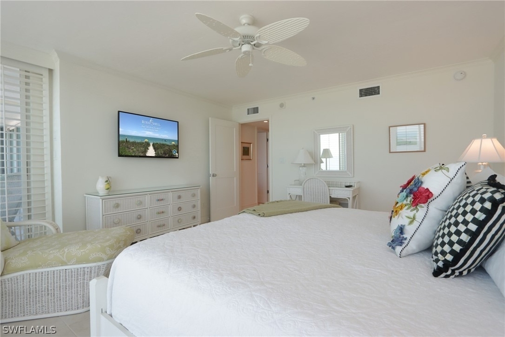4651 Gulf Shore Boulevard N - Photo 12