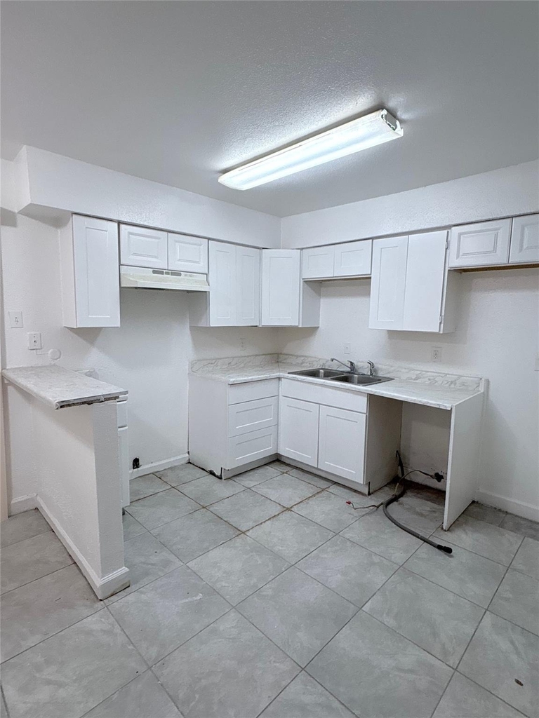 5625 Antoine Drive - Photo 7