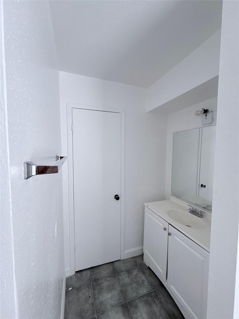 5625 Antoine Drive - Photo 10