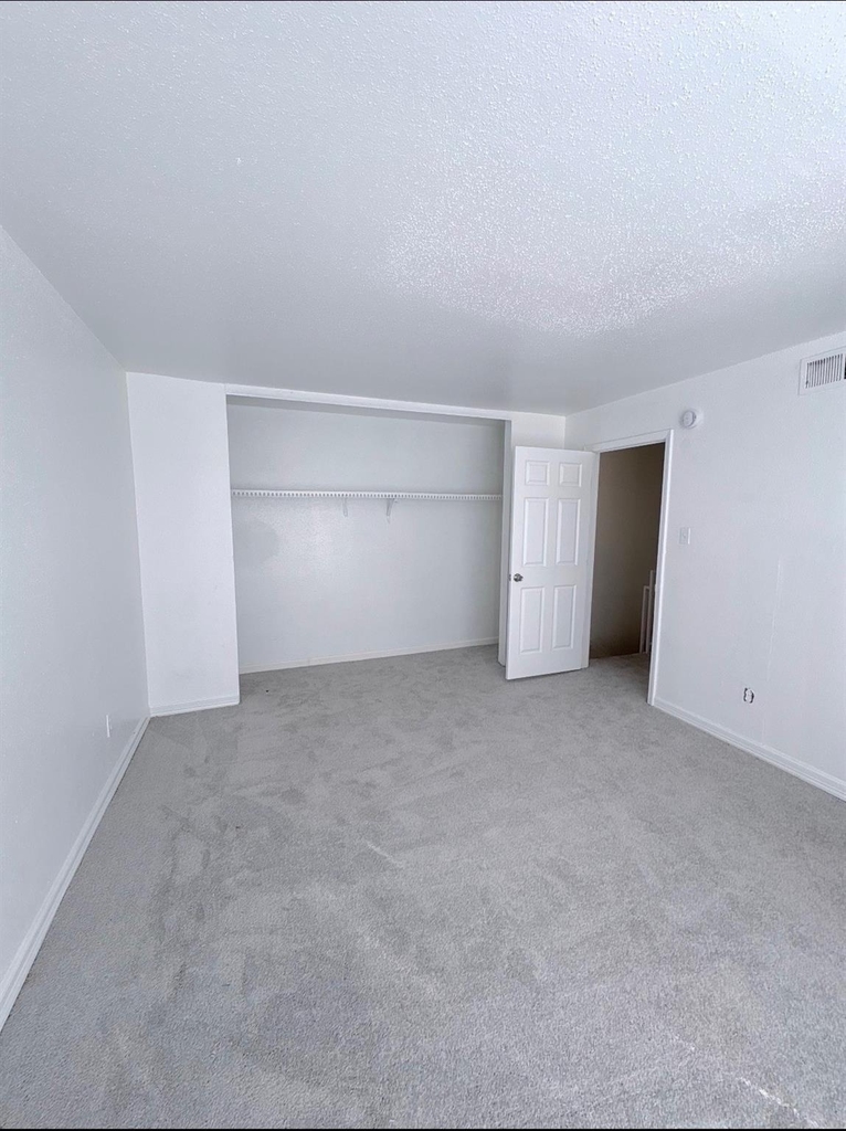5625 Antoine Drive - Photo 3