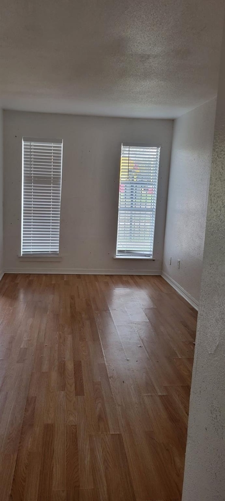 5625 Antoine Drive - Photo 9