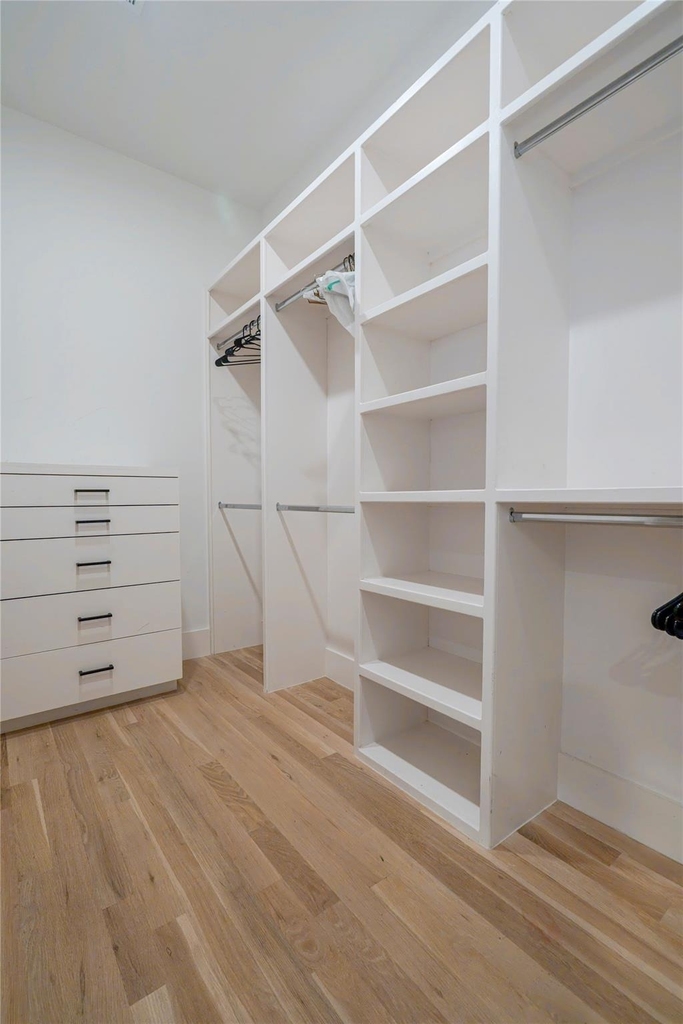 709 Memorial Heights Drive - Photo 33