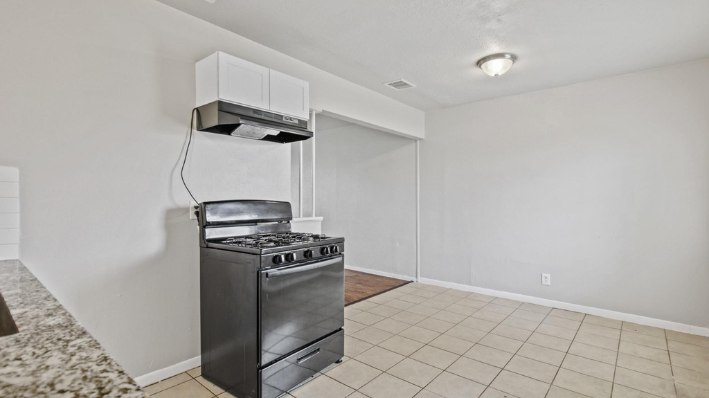 612 Marshall Road - Photo 4