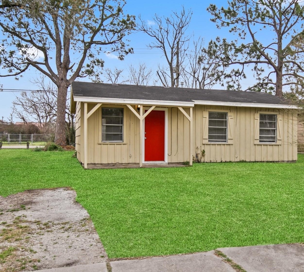 612 Marshall Road - Photo 0