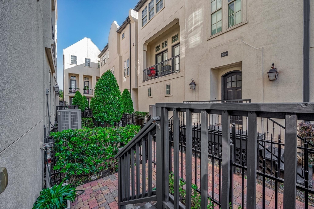 2524 Sherwin Street - Photo 6