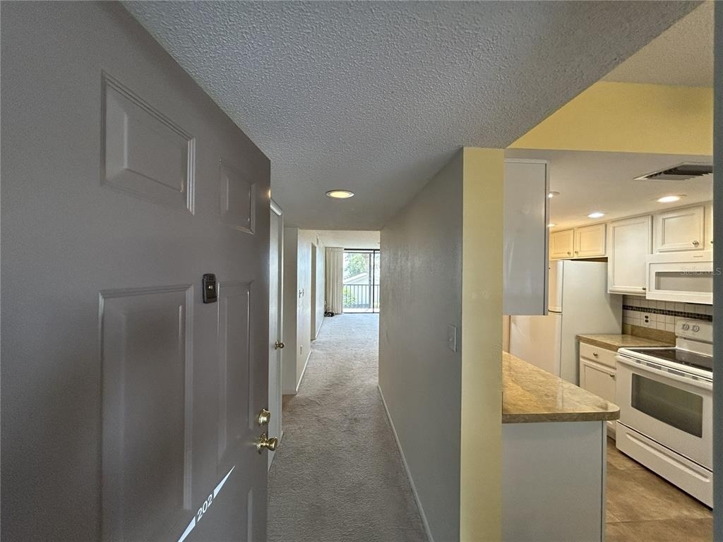 1316 Pasadena Avenue S - Photo 2