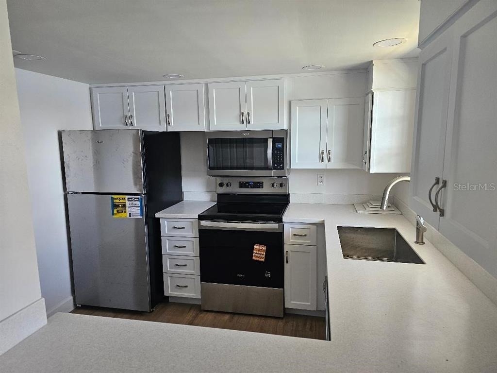 8822 Bay Pointe Drive - Photo 3