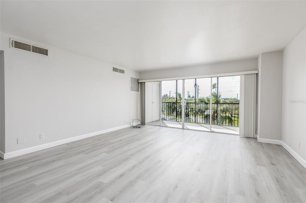 10355 Paradise Boulevard - Photo 10