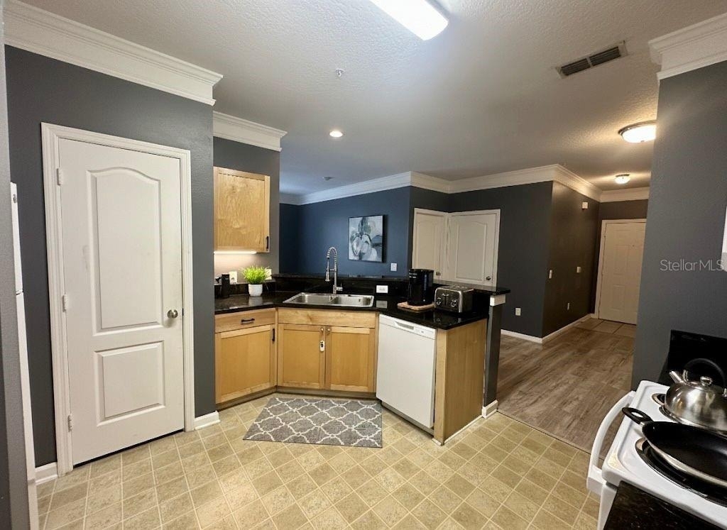 8836 Villa View Circle - Photo 4