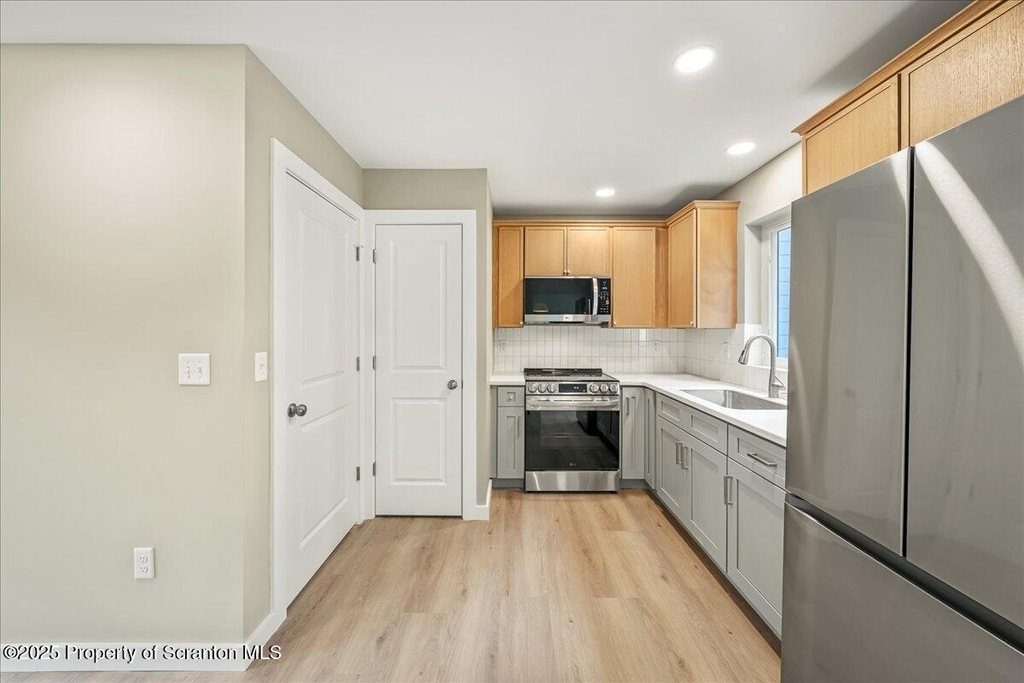 820 822 Delaware Street - Photo 3