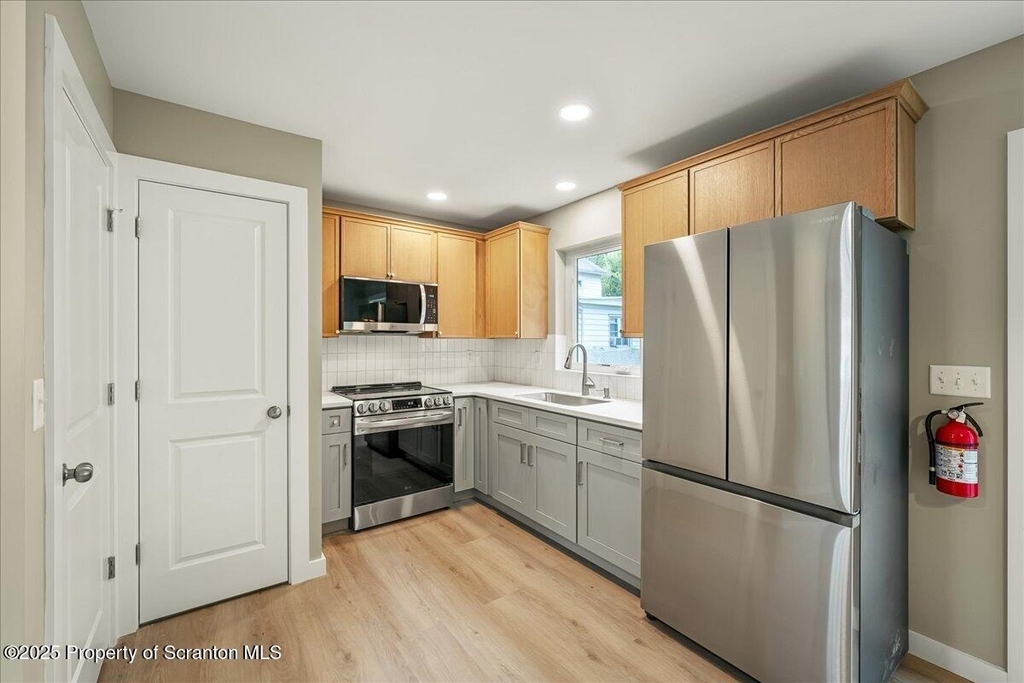 820 822 Delaware Street - Photo 2