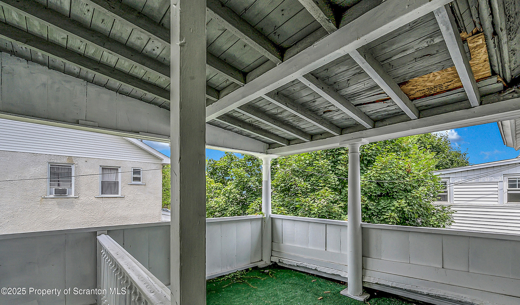 301 N Bromley Avenue - Photo 2