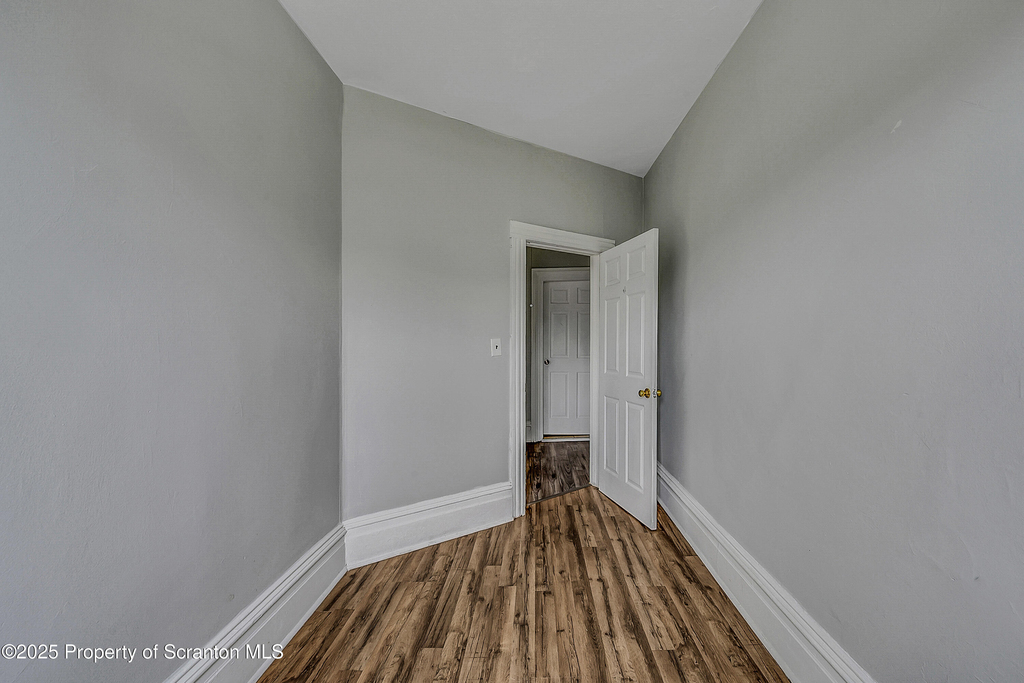 301 N Bromley Avenue - Photo 12