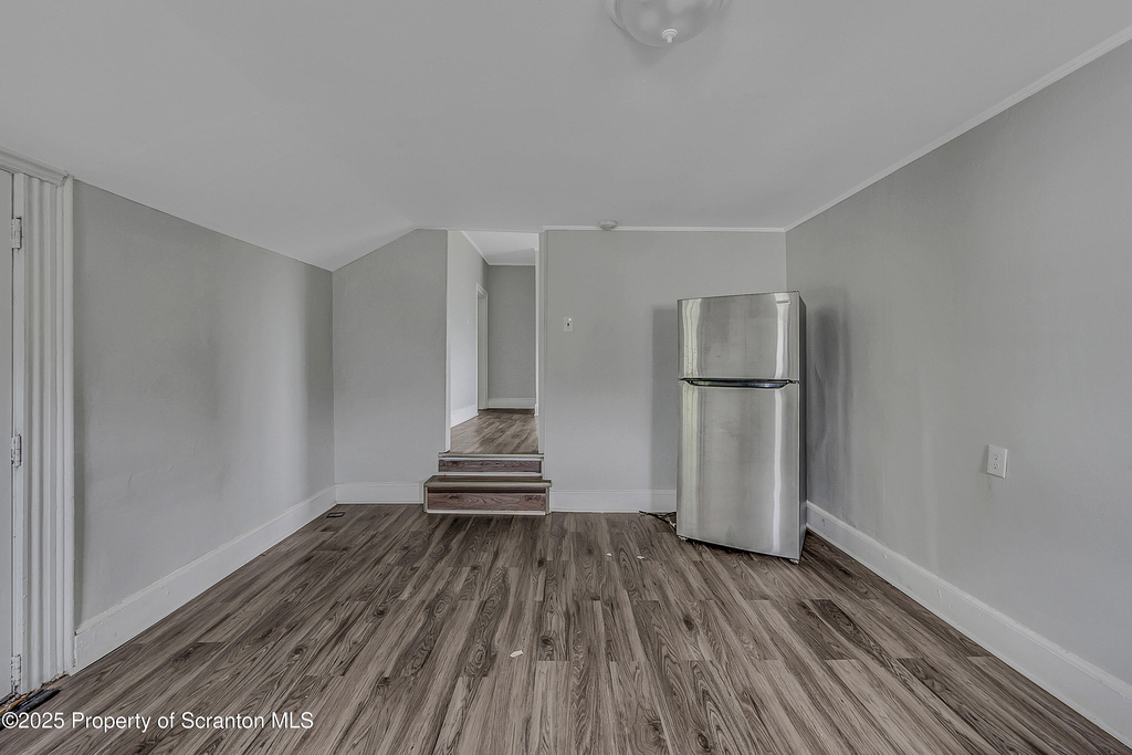 301 N Bromley Avenue - Photo 4