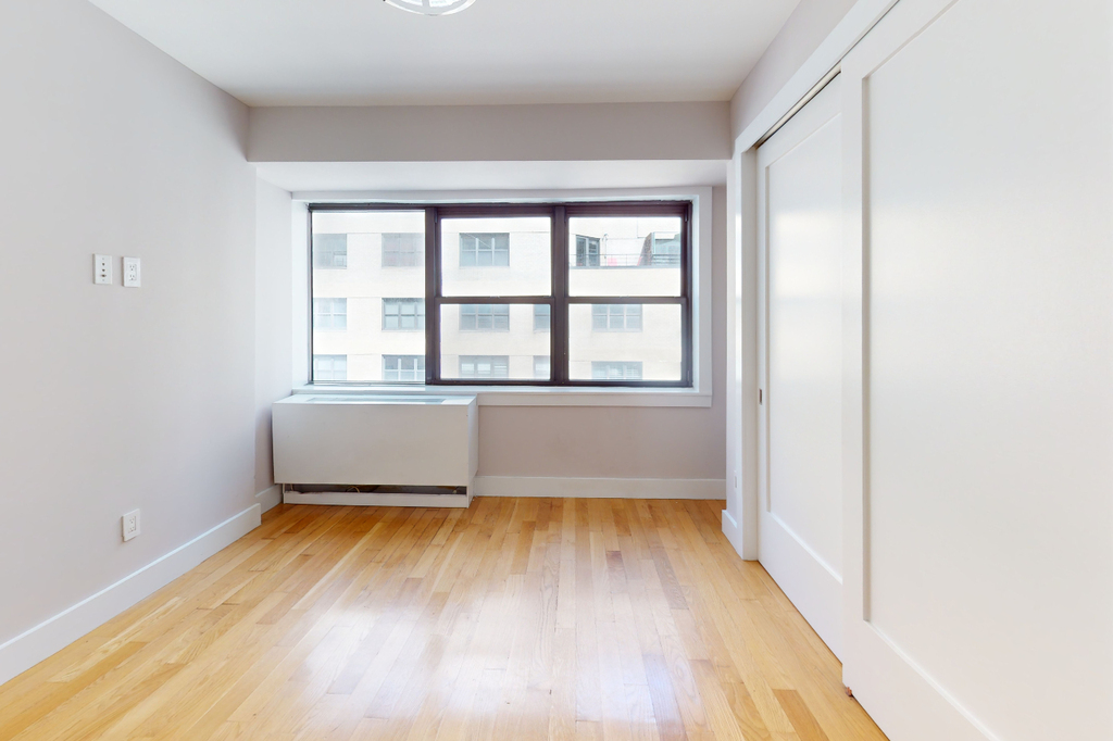 East 48th Street - Photo 3