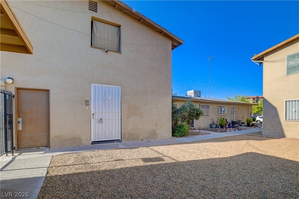 3841 Daisy Street - Photo 3