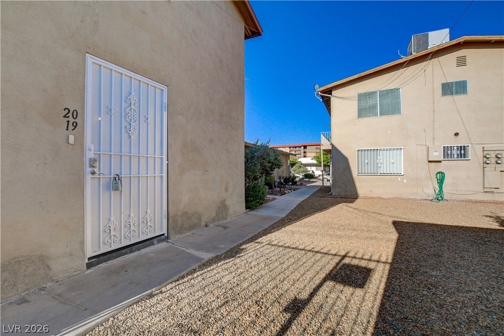 3841 Daisy Street - Photo 2