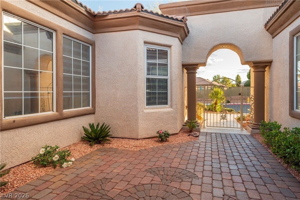 10534 Mandarino Avenue - Photo 4