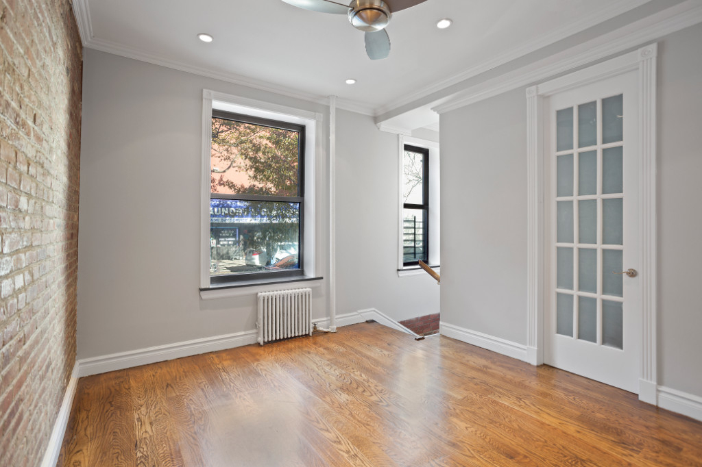 E 18th St - Photo 3
