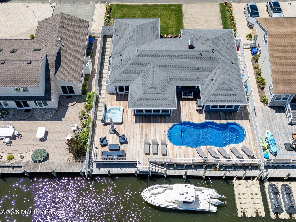 347 Bay Lane - Photo 3