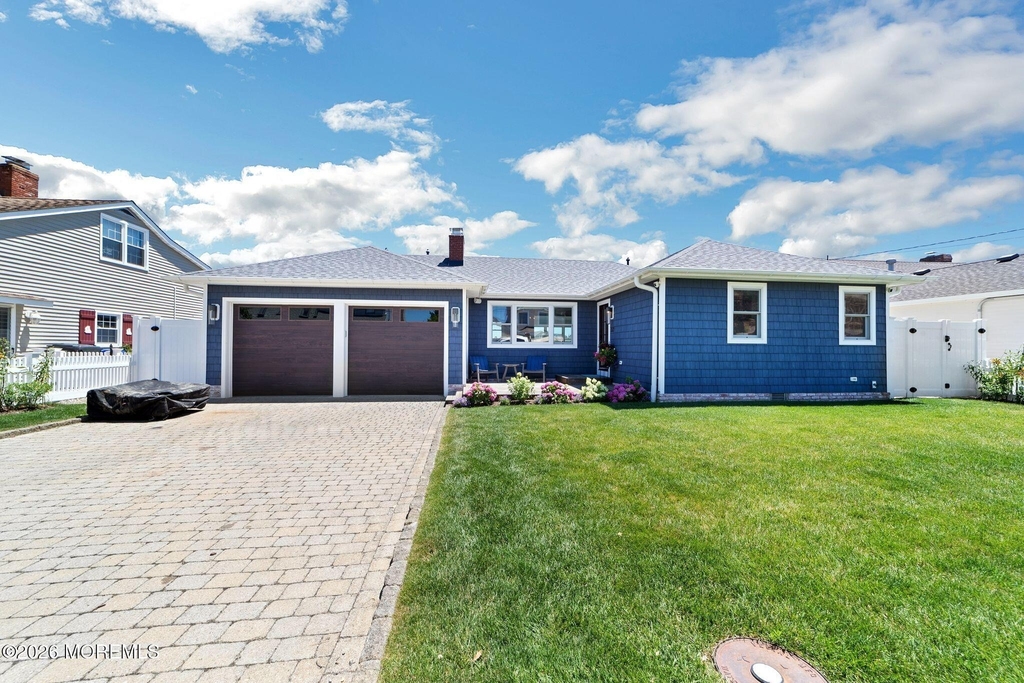 347 Bay Lane - Photo 0