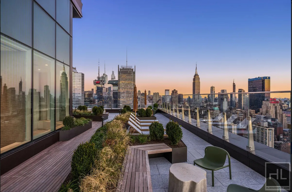 10th Avenue - Photo 14