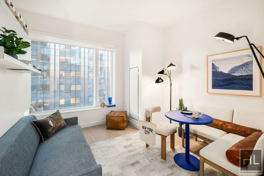 10th Avenue - Photo 1