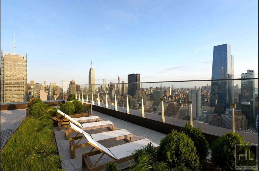 10th Avenue - Photo 15