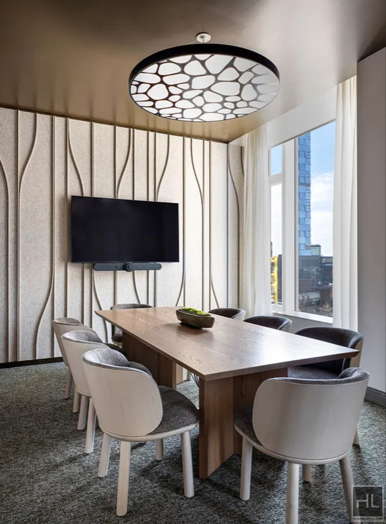 10th Avenue - Photo 9