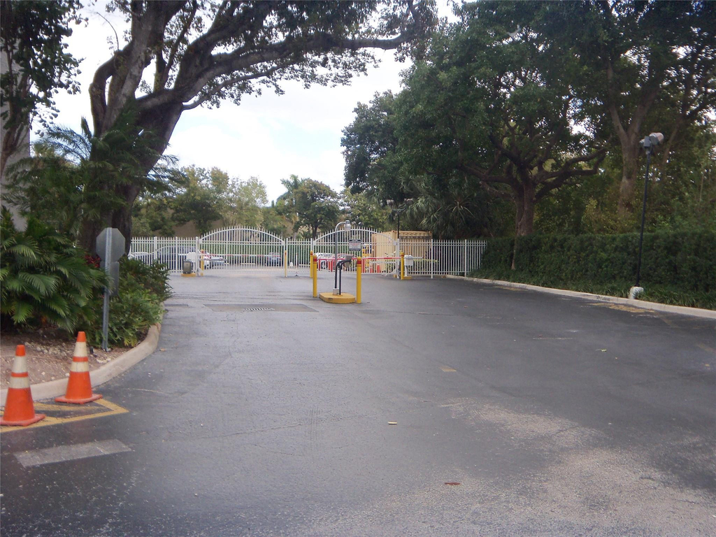 1800 N Andrews Avenue - Photo 1