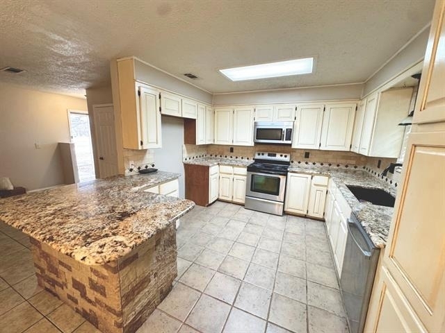 200 Cedar Lane - Photo 3