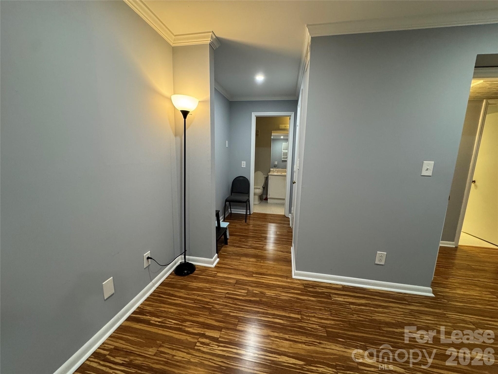 1323 Queens Road - Photo 14