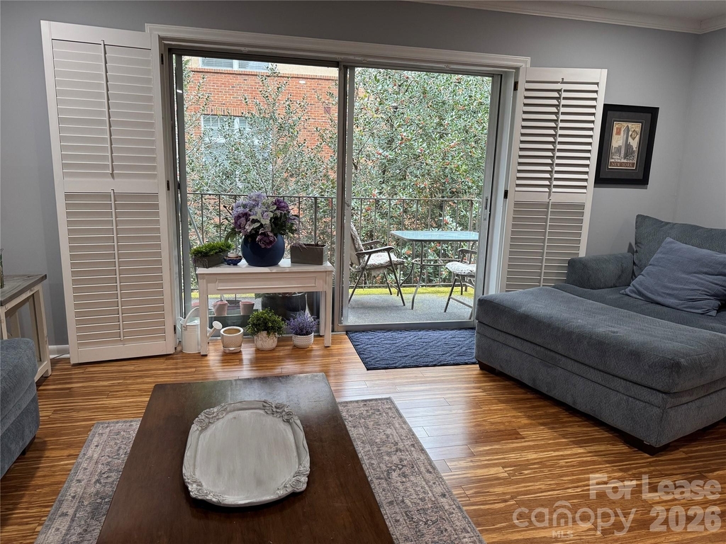 1323 Queens Road - Photo 4