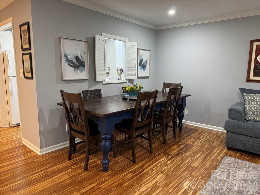 1323 Queens Road - Photo 2