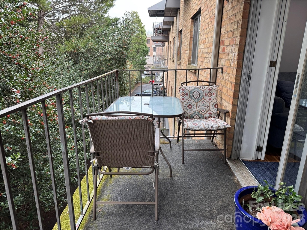 1323 Queens Road - Photo 19