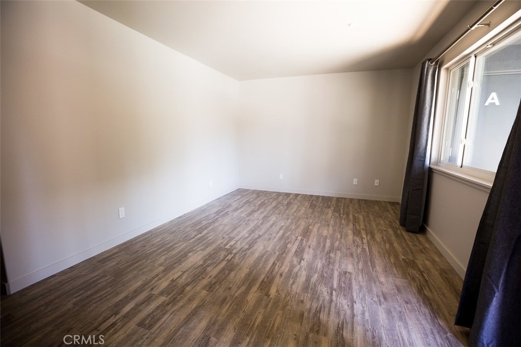 210 Laurel Street - Photo 4