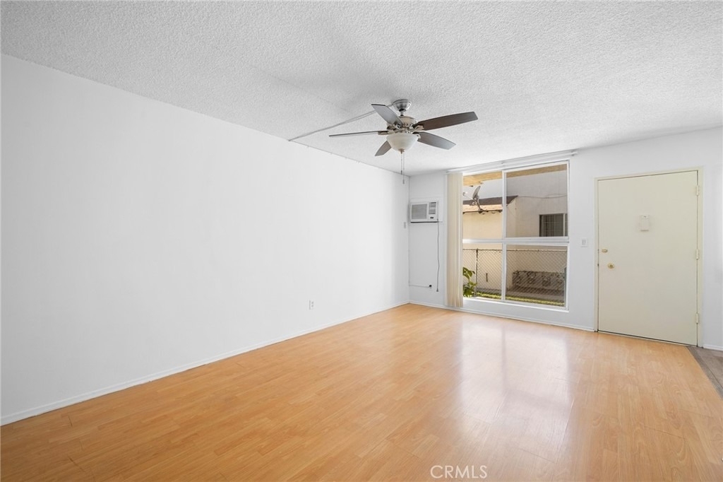208 E Chevy Chase Drive - Photo 5