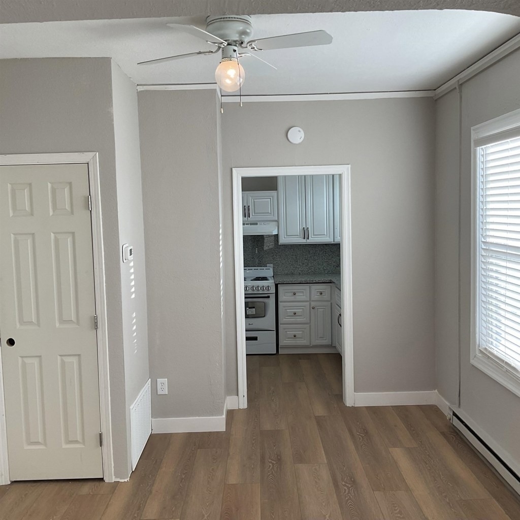 618 W 7th Street - Photo 3