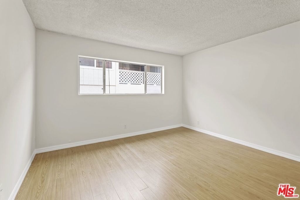 1033 6th Street - Photo 7