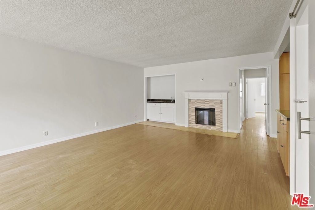1033 6th Street - Photo 4