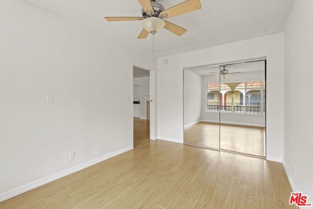 1033 6th Street - Photo 2