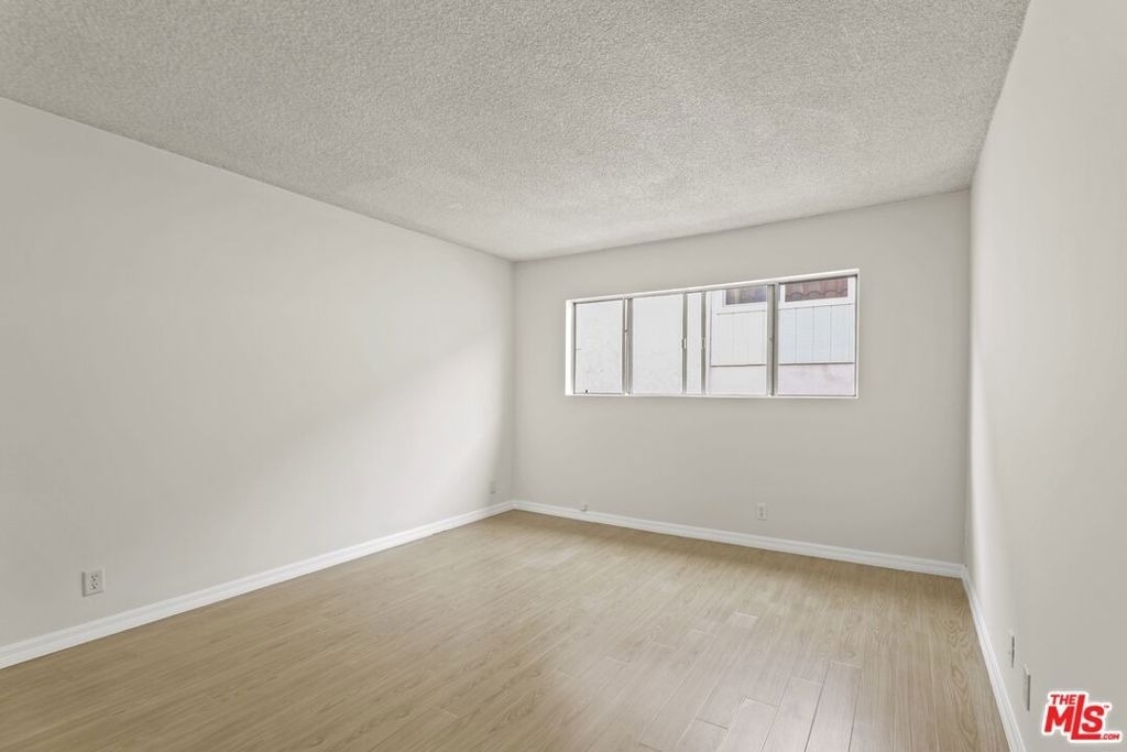 1033 6th Street - Photo 9