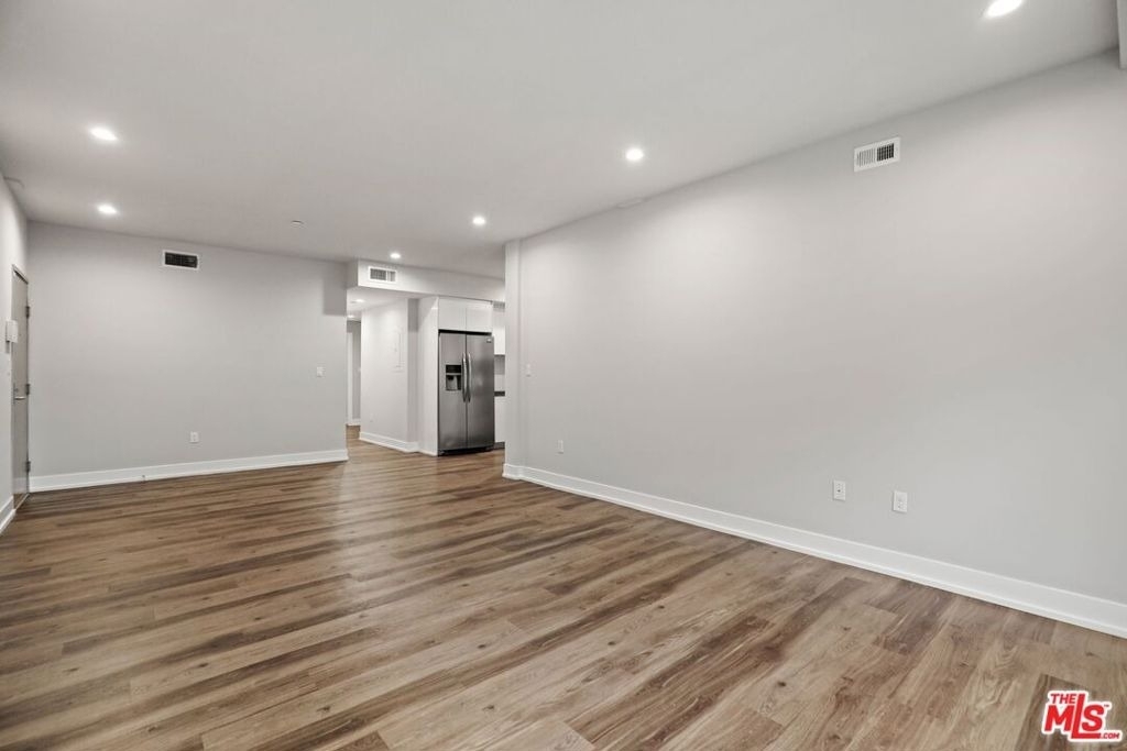 838 Hudson - Photo 4