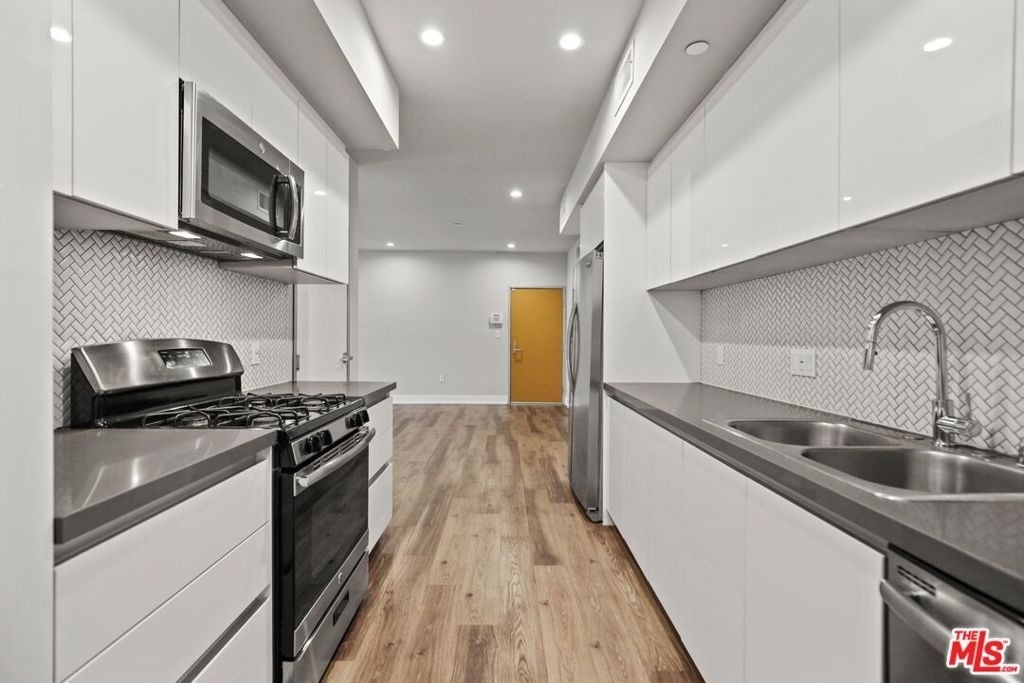 838 Hudson - Photo 1
