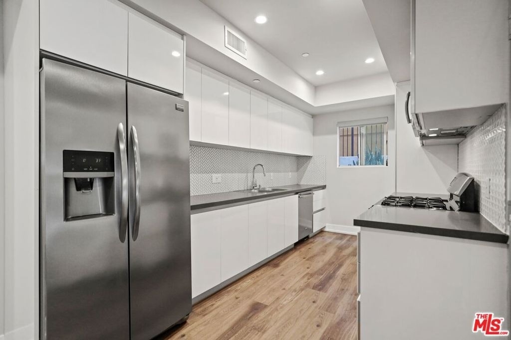 838 Hudson - Photo 2