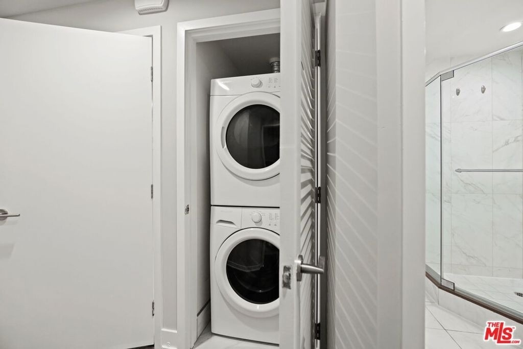 838 Hudson - Photo 5