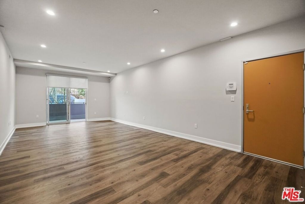 838 Hudson - Photo 3