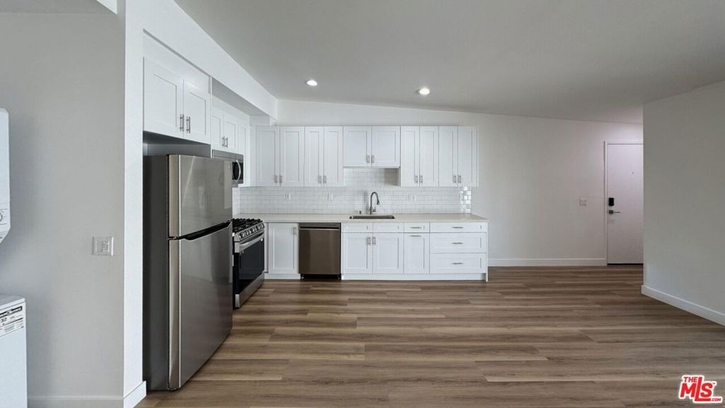 3630 Midvale Avenue - Photo 2