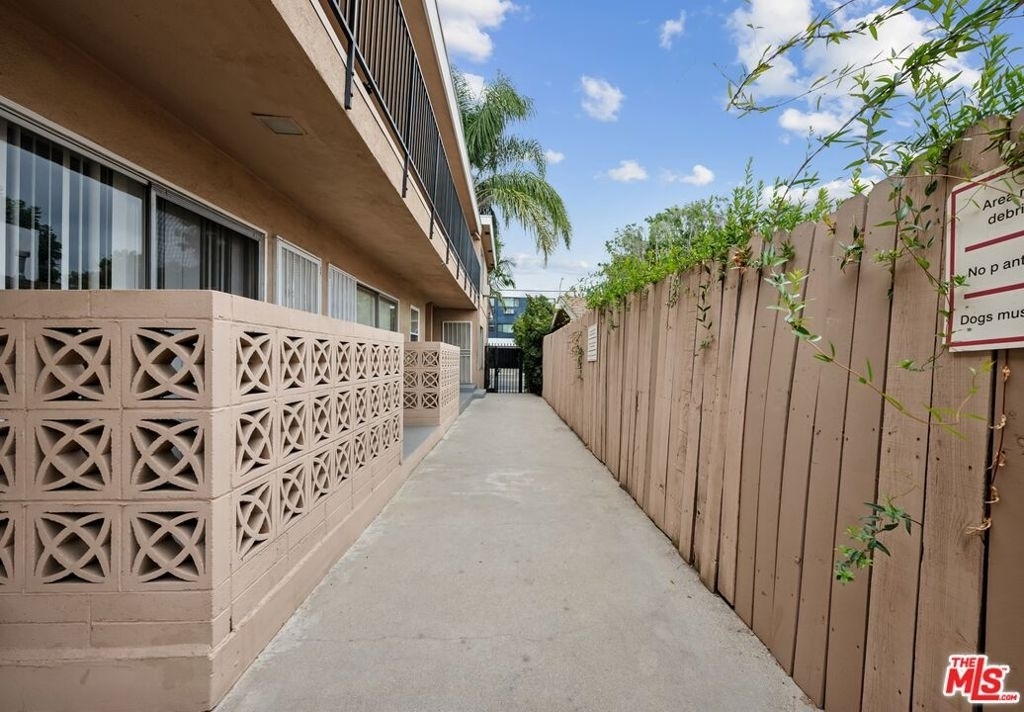 7550 Fountain - Photo 2